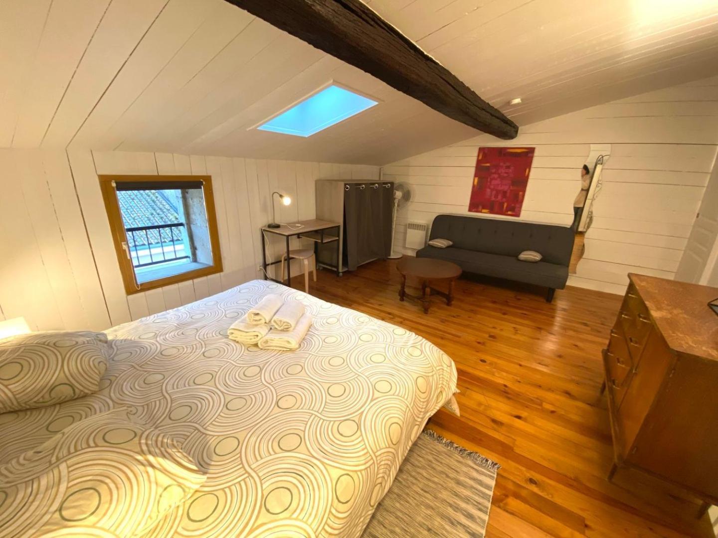 Le Clain De Vivonne, Cosy Plein Centre Apartment *